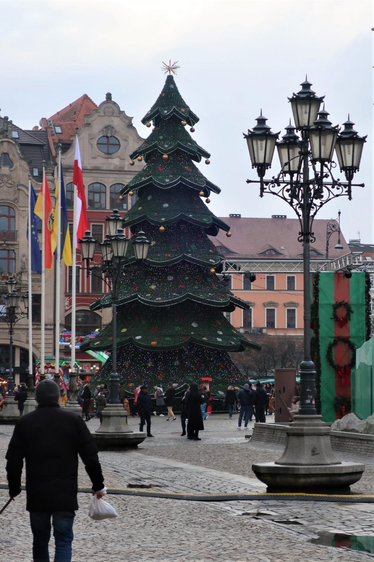 vánočním trhům dominoval umělý strom